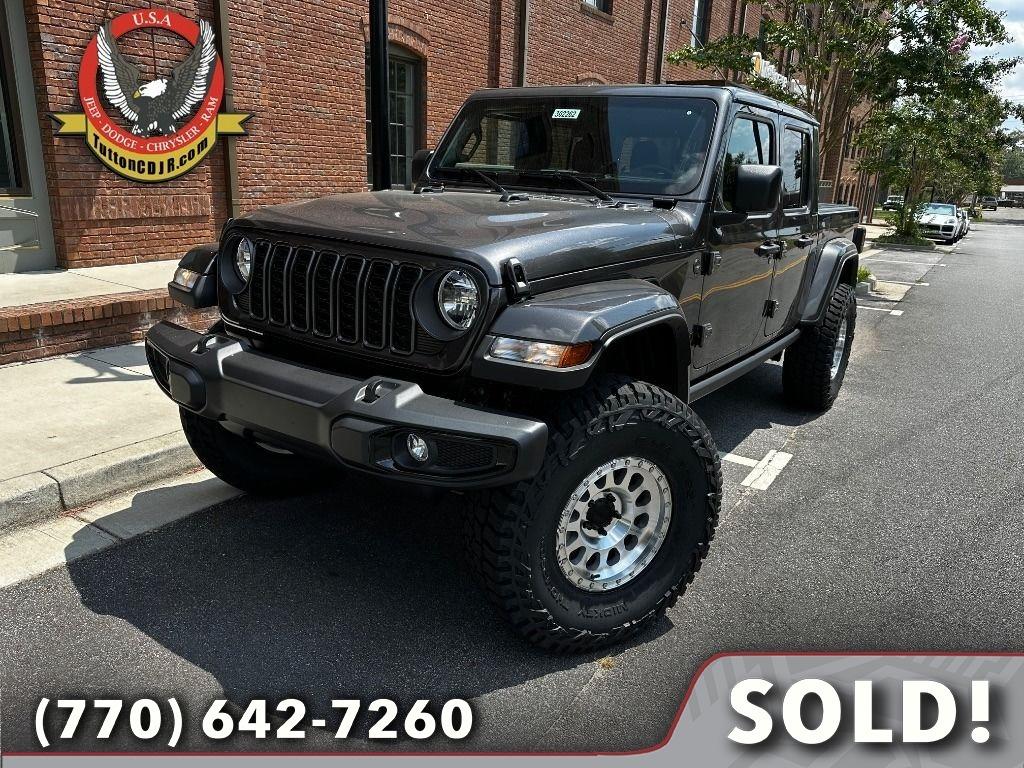 2024 Jeep Gladiator Nighthawk's photo