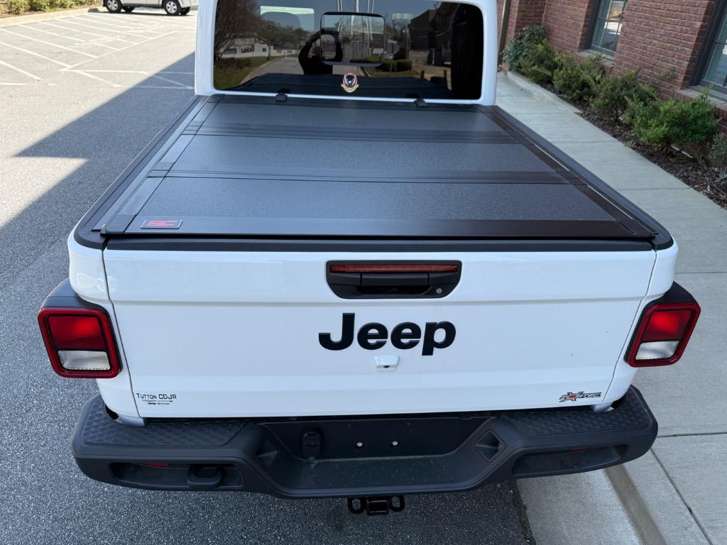 2025 Jeep Gladiator Nighthawk - Photo 9