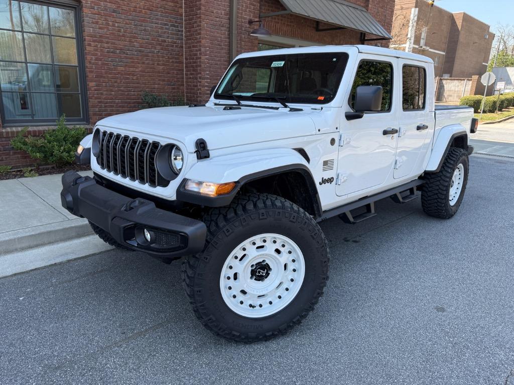 2025 Jeep Gladiator Nighthawk - Photo 11