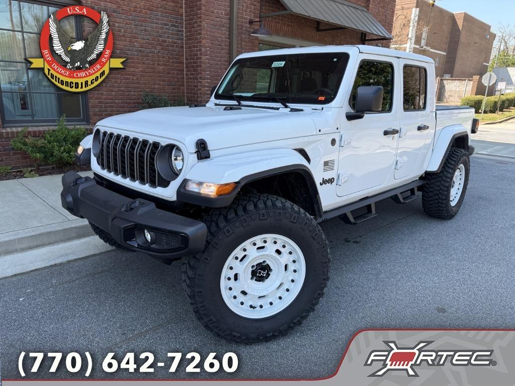 2025 Jeep Gladiator Nighthawk's photo