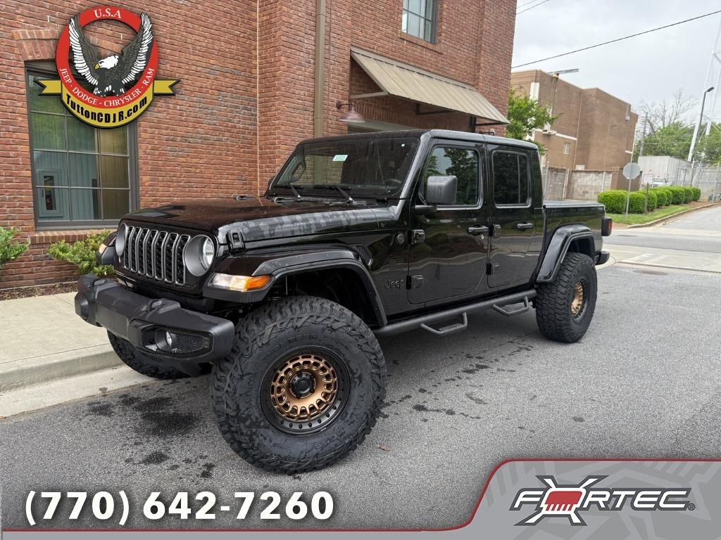 2025 Jeep Gladiator Nighthawk's photo