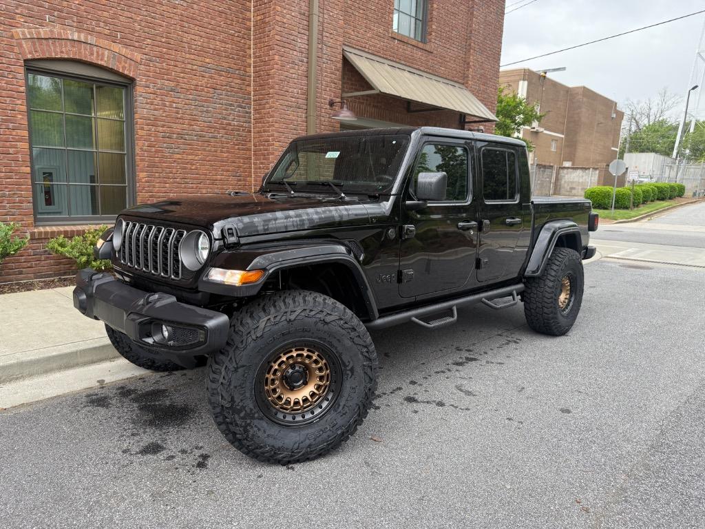 2025 Jeep Gladiator Nighthawk - Photo 10