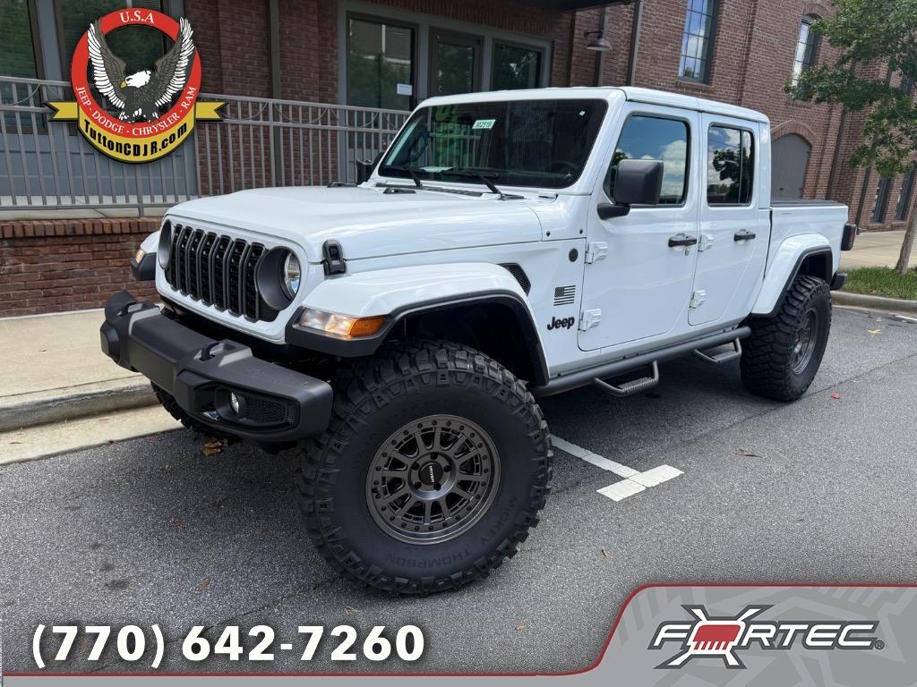 2025 Jeep Gladiator Nighthawk's photo