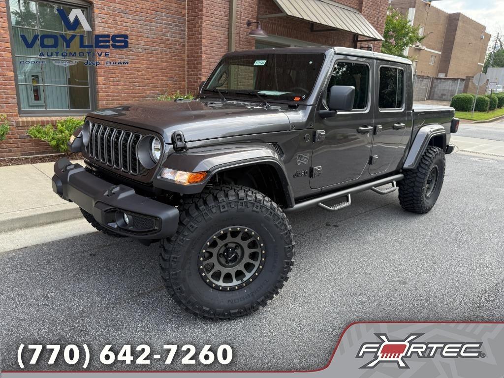2025 Jeep Gladiator Nighthawk's photo