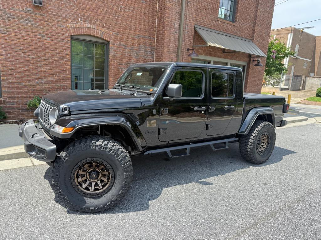 2025 Jeep Gladiator Nighthawk - Photo 10