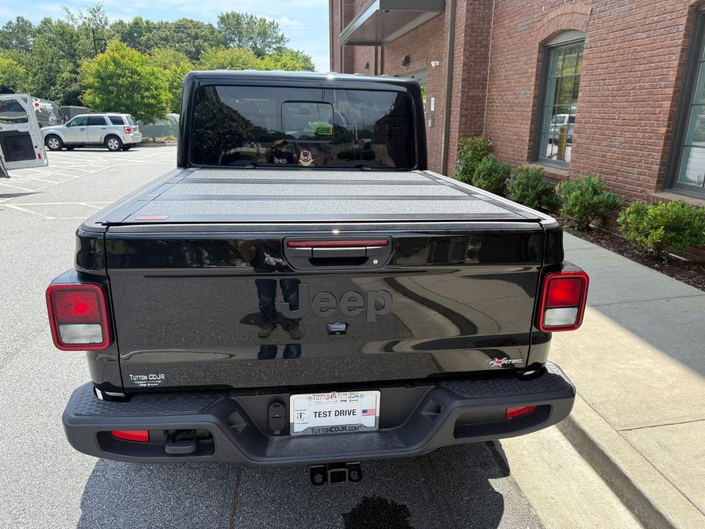 2025 Jeep Gladiator Nighthawk - Photo 7