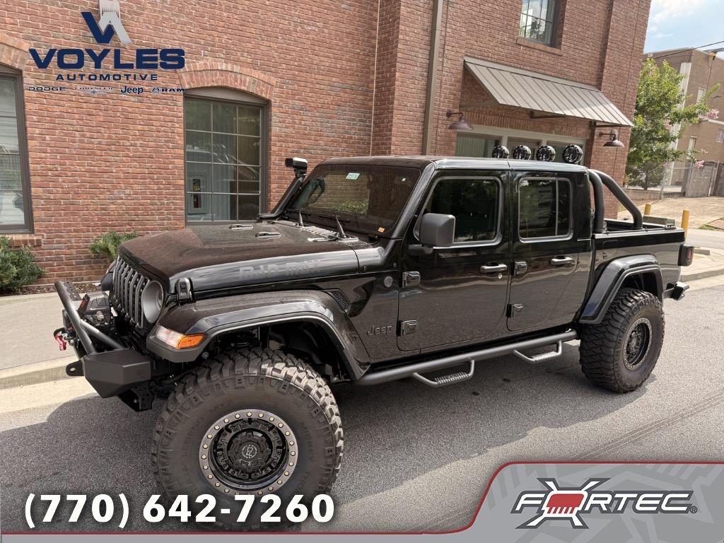 2025 Jeep Gladiator Nighthawk's photo